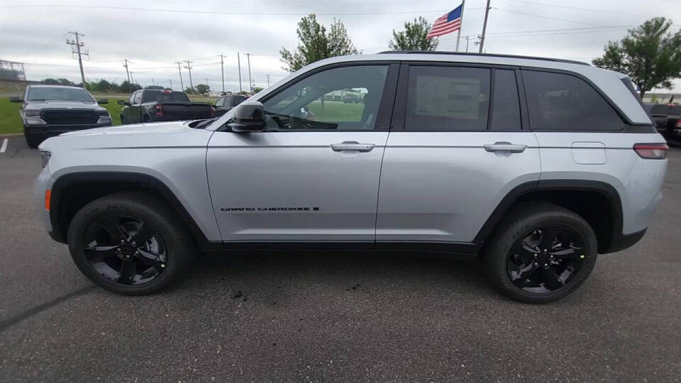 2024 Jeep Grand Cherokee for sale at Victoria Auto Sales in Victoria, MN