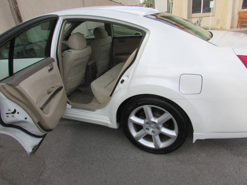 2004 Nissan Maxima SE photo 16