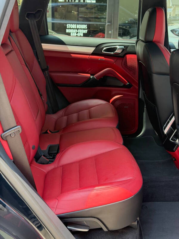 2016 Porsche Cayenne GTS