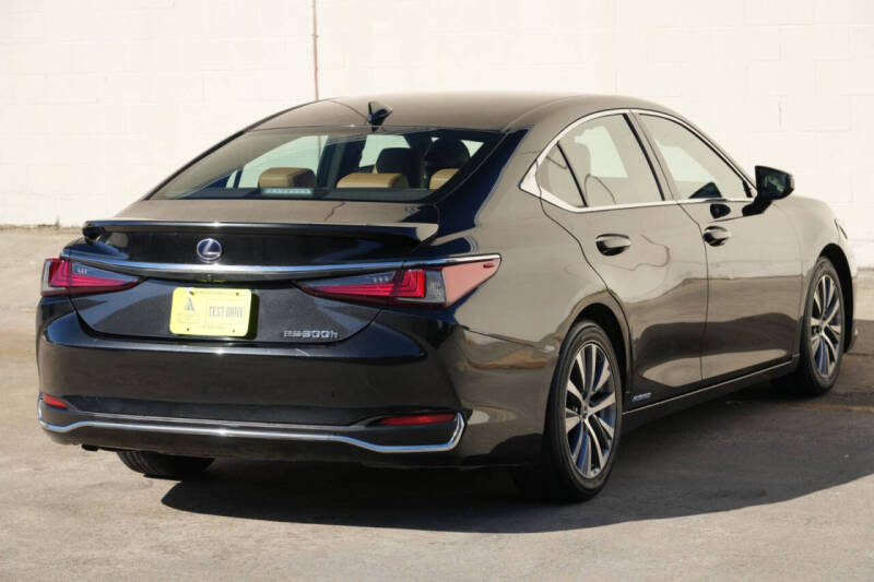 2020 Lexus ES 300h