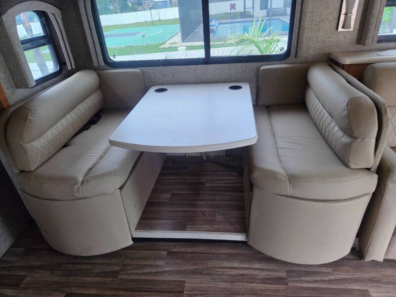 2017 Thor Motor Coach MIRAMAR 35.2