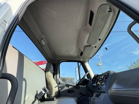 2018 Freightliner M2 106