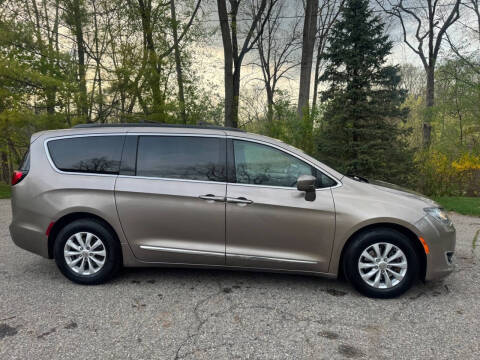 2017 Chrysler Pacifica Touring-L