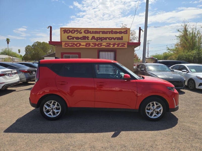 2023 Kia Soul LX's photo