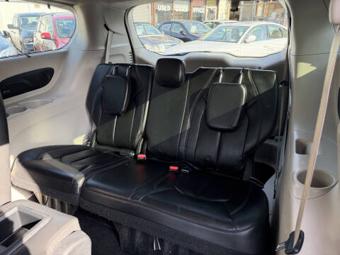 2017 Chrysler Pacifica Touring-L Plus