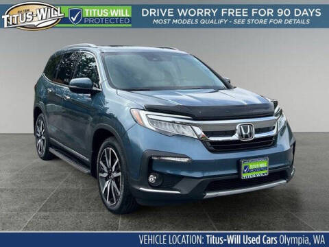 2022 Honda Pilot Touring w/Rear Captain's Chairs