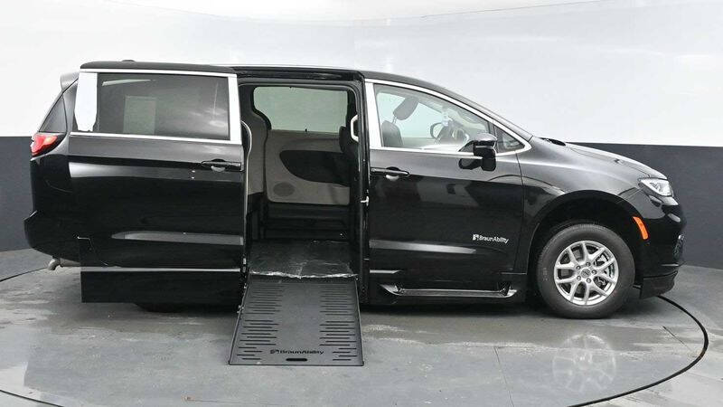 2024 Chrysler Pacifica Touring L