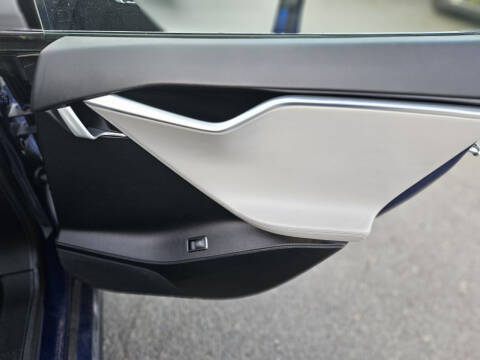 2015 Tesla Model S 90D