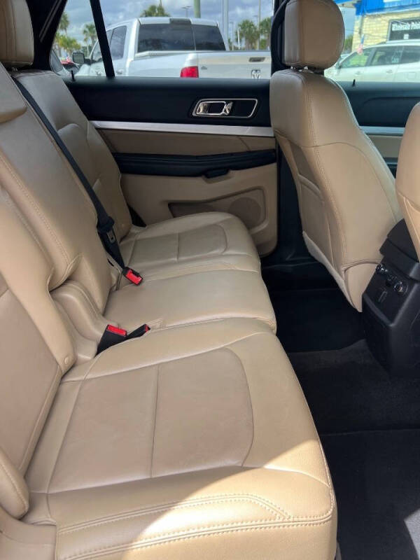 2017 Ford Explorer XLT - Photo 11