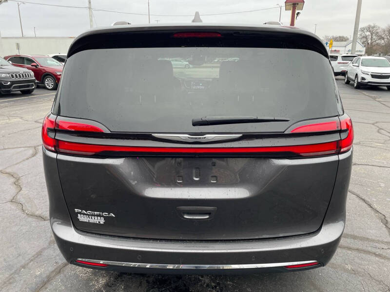 2021 Chrysler Pacifica null photo 8