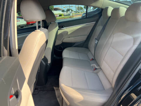 2020 Hyundai Elantra SE