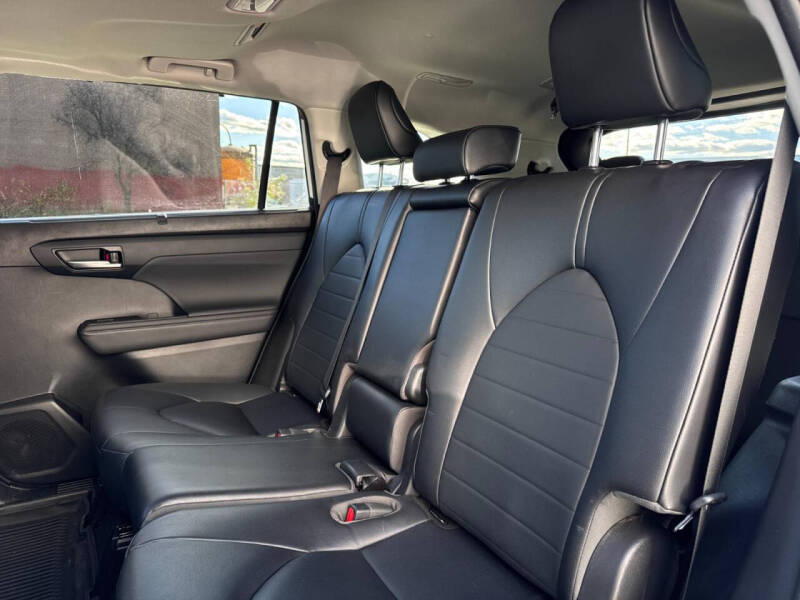 2023 Toyota Highlander Hybrid XLE