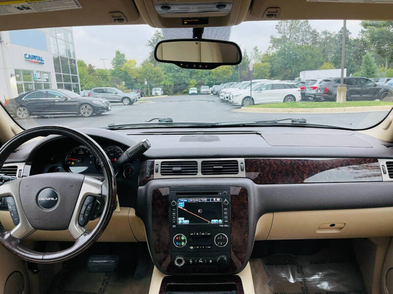 2010 GMC Yukon Denali photo 50