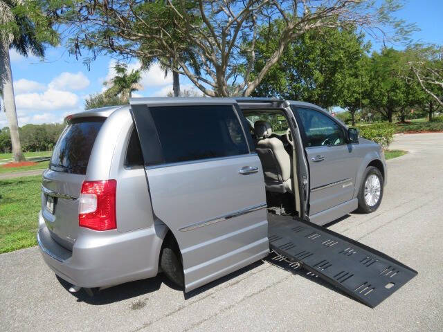 2013 Chrysler Town and Country Limited