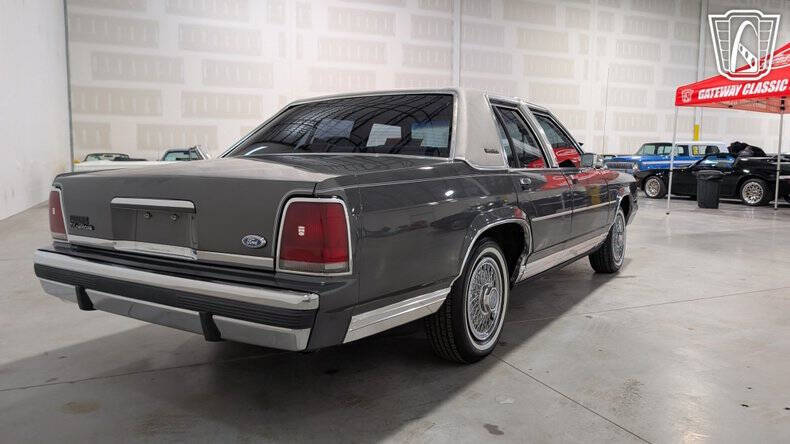 1988 Ford Crown Victoria