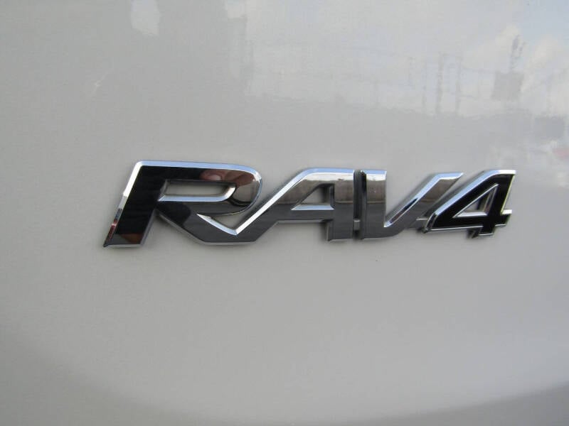 2015 Toyota RAV4 null photo 18