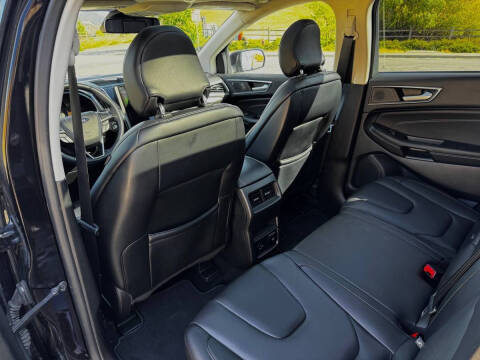 2022 Ford Edge Titanium