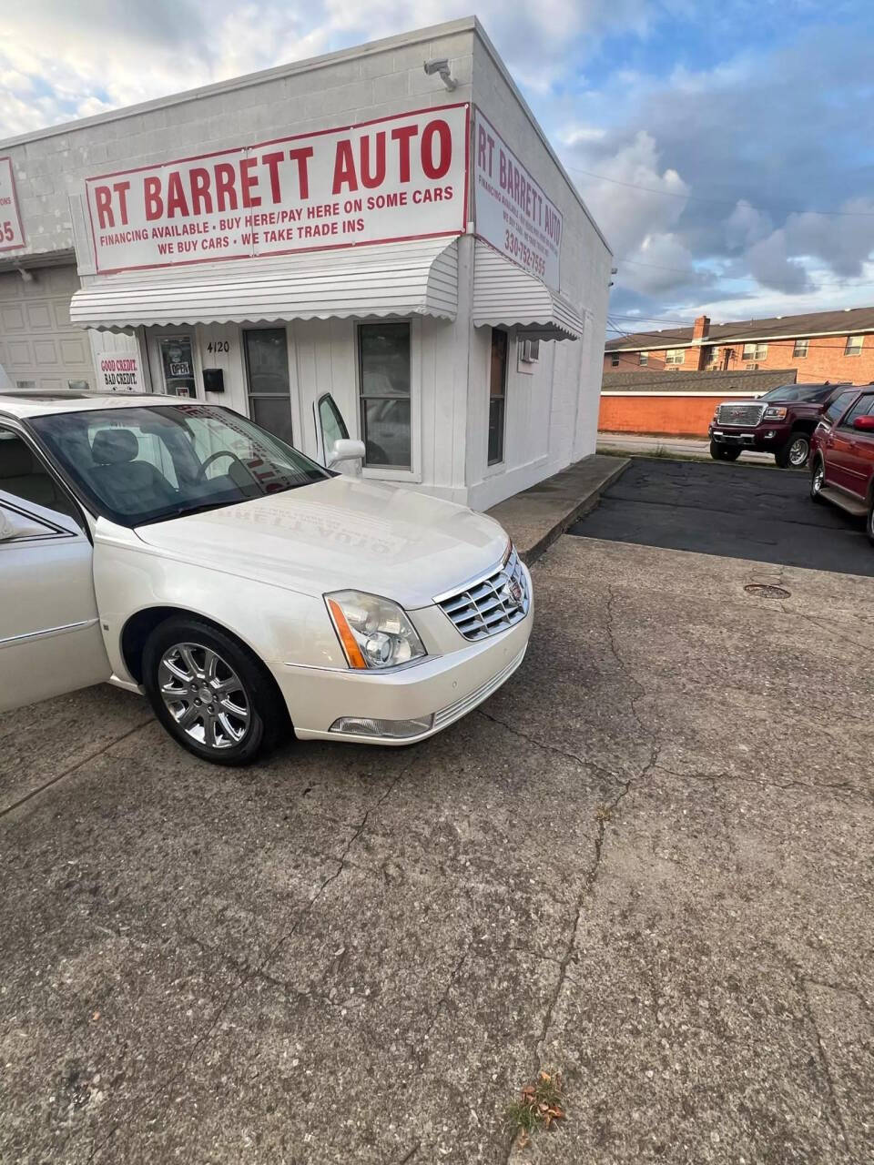 2008 Cadillac DTS for sale at RT Barrett Auto Group in Austintown, OH