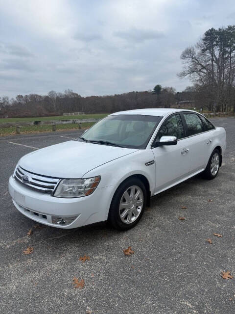 2008 Ford Taurus Limited's photo