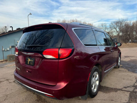 2017 Chrysler Pacifica Touring-L Plus