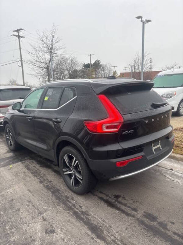 2025 Volvo XC40 B5 Core Bright Theme