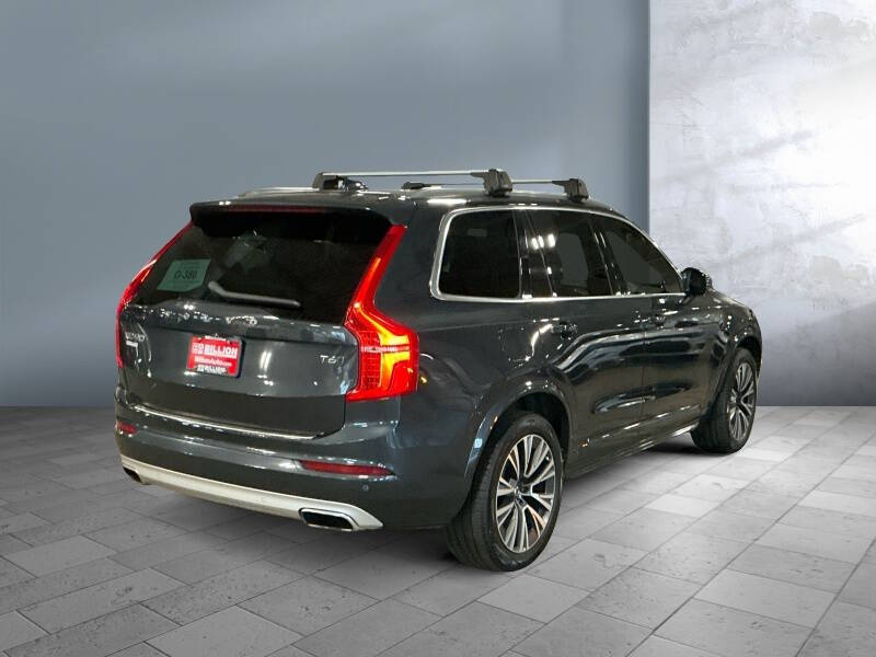 2021 Volvo XC90 T6 Momentum 7-Passenger