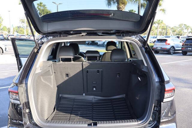 2025 Volkswagen Taos SE