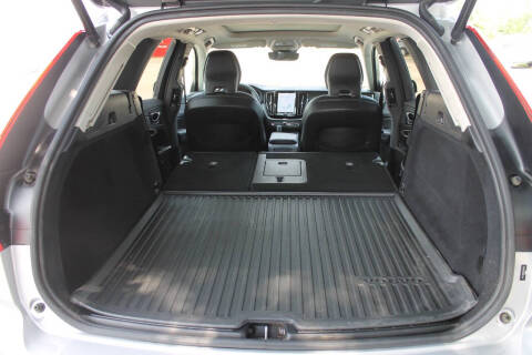 2024 Volvo XC60 B5 Core Dark Theme