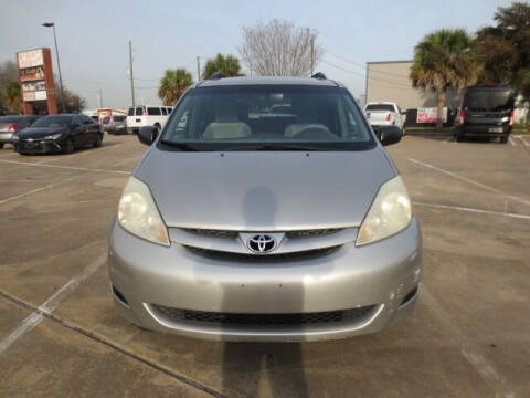 2010 Toyota Sienna LE 8-Passenger