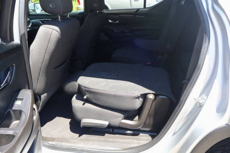 2022 Chevrolet Traverse LT Cloth