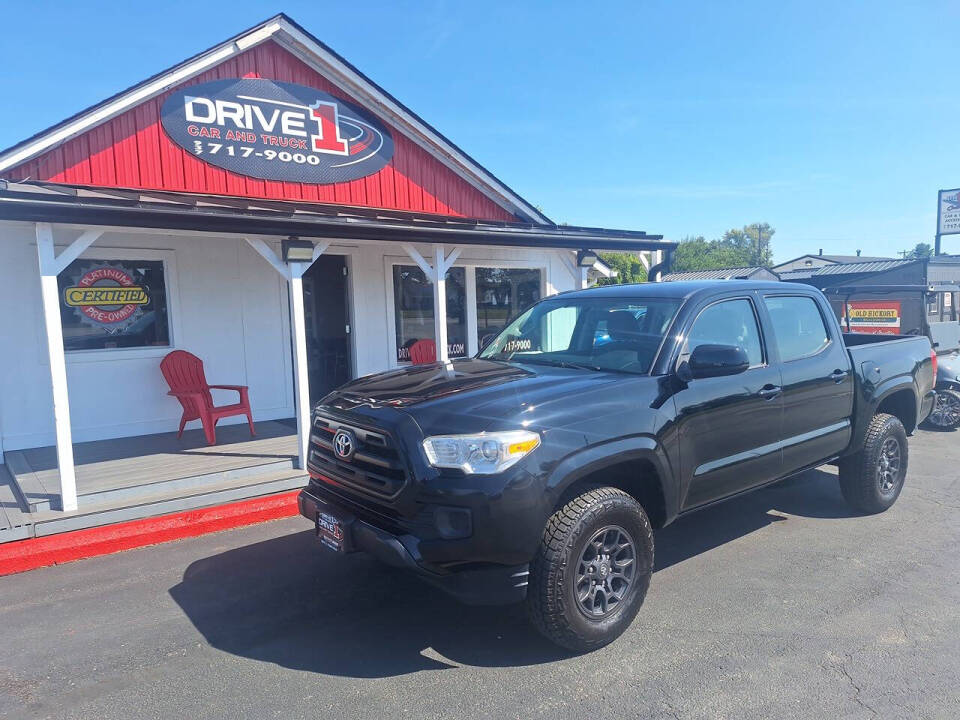 2016 Toyota Tacoma SR's photo