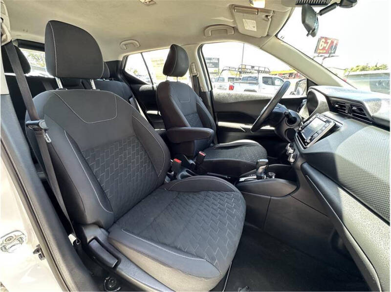 2021 Nissan Kicks S