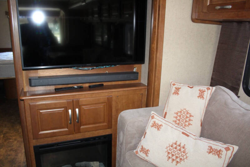 2015 Thor Motor Coach Challenger 37DT