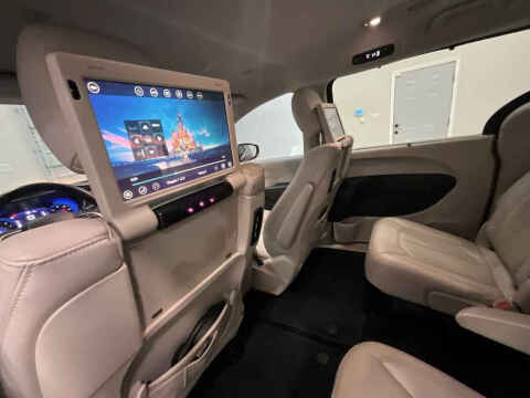 2017 Chrysler Pacifica Touring-L Plus