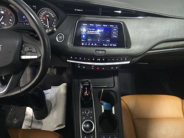 2023 Cadillac XT4 Premium Luxury