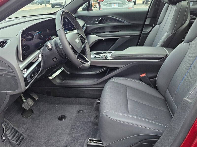 2024 Cadillac LYRIQ Luxury 3