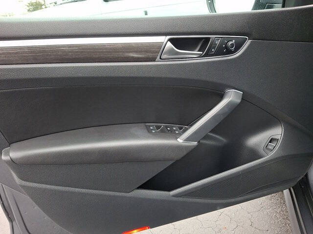 2017 Volkswagen Passat 1.8T SEL Premium