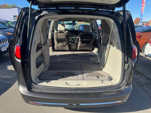 2017 Chrysler Pacifica Touring-L Plus