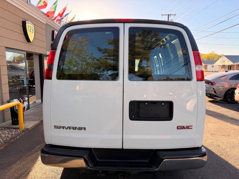 2017 GMC Savana 2500