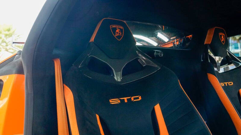 2022 Lamborghini Huracan STO