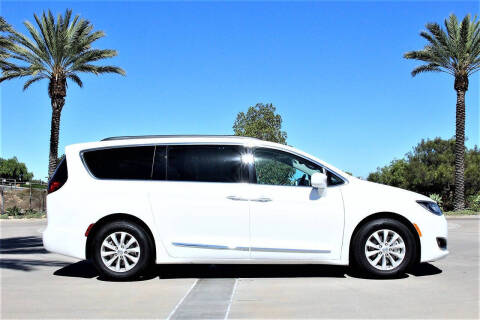 2017 Chrysler Pacifica Touring-L