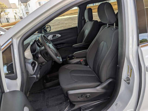 2024 Chrysler Pacifica Touring