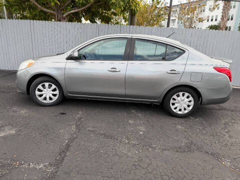2013 Nissan Versa 1.6 SV