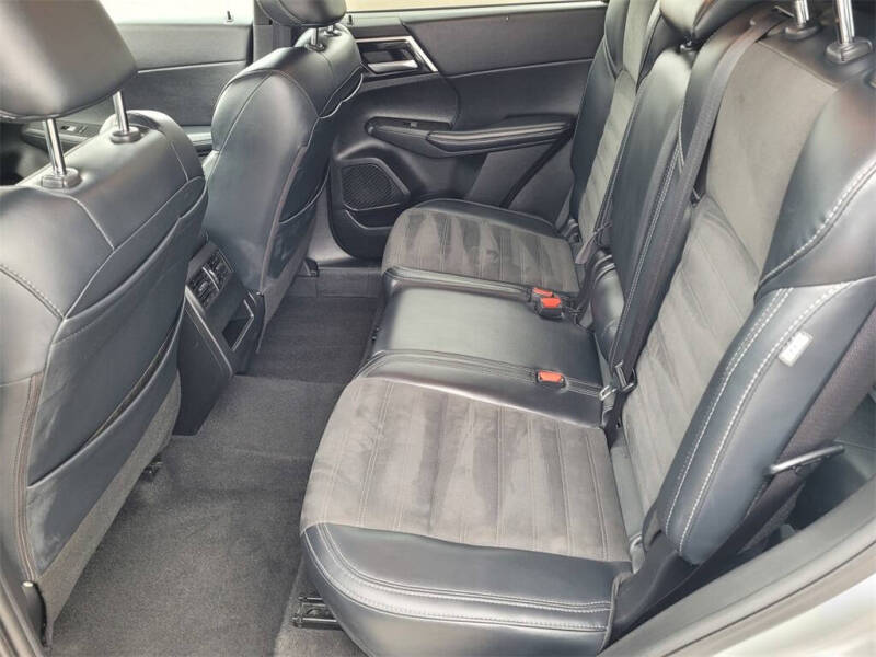 2024 Mitsubishi Outlander SE