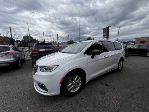 2026 Chrysler Pacifica Select