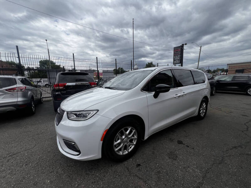 2026 Chrysler Pacifica Select