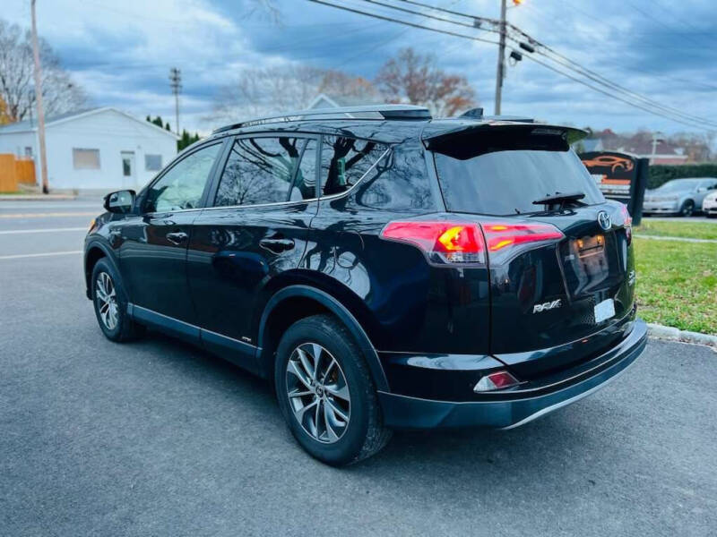 2017 Toyota RAV4 Hybrid XLE