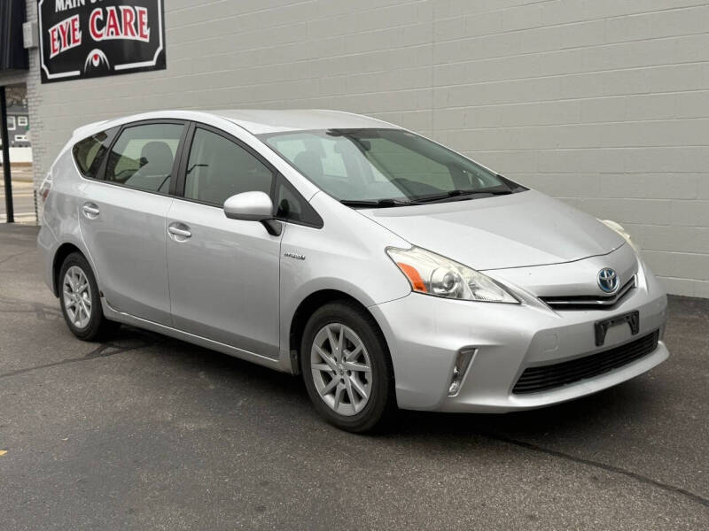 2012 Toyota Prius v Five