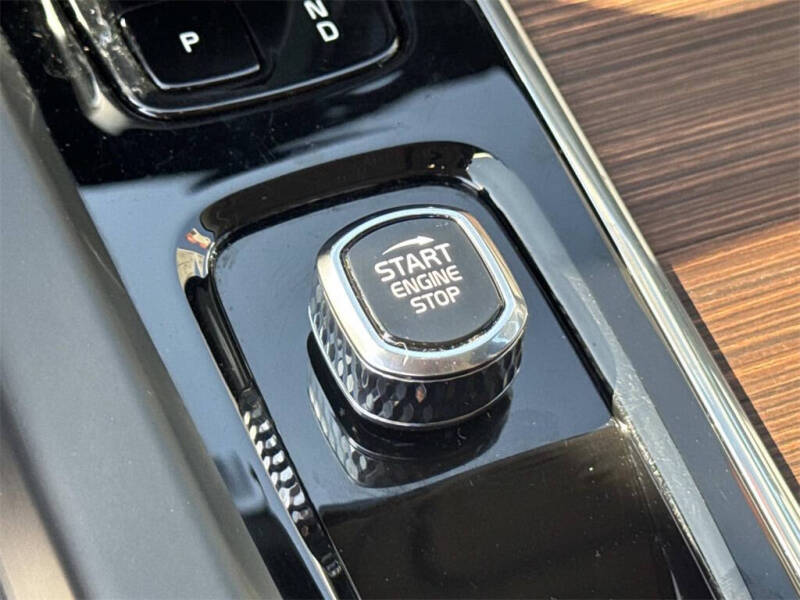 2024 Volvo XC60 B5 Plus Dark Theme