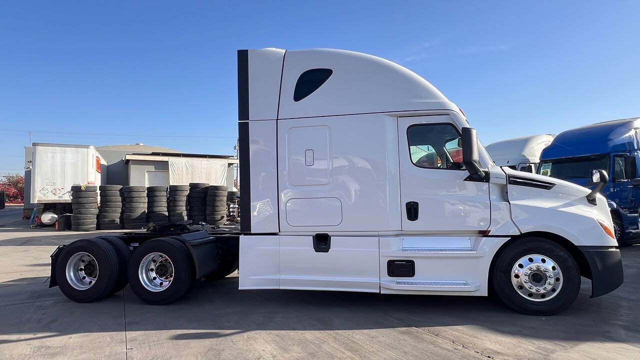 2022 Freightliner Cascadia for sale at KING TRUCK TRAILER SALES in Bakersfield, CA